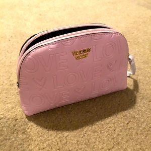 NEW 💅🏽VICTORIA’S SECRET COSMETIC BAG